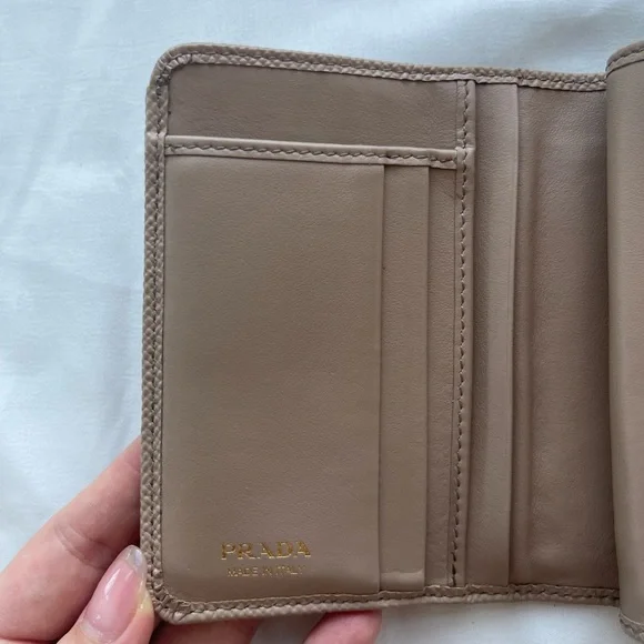 PRADA WOMEN WALLET USED